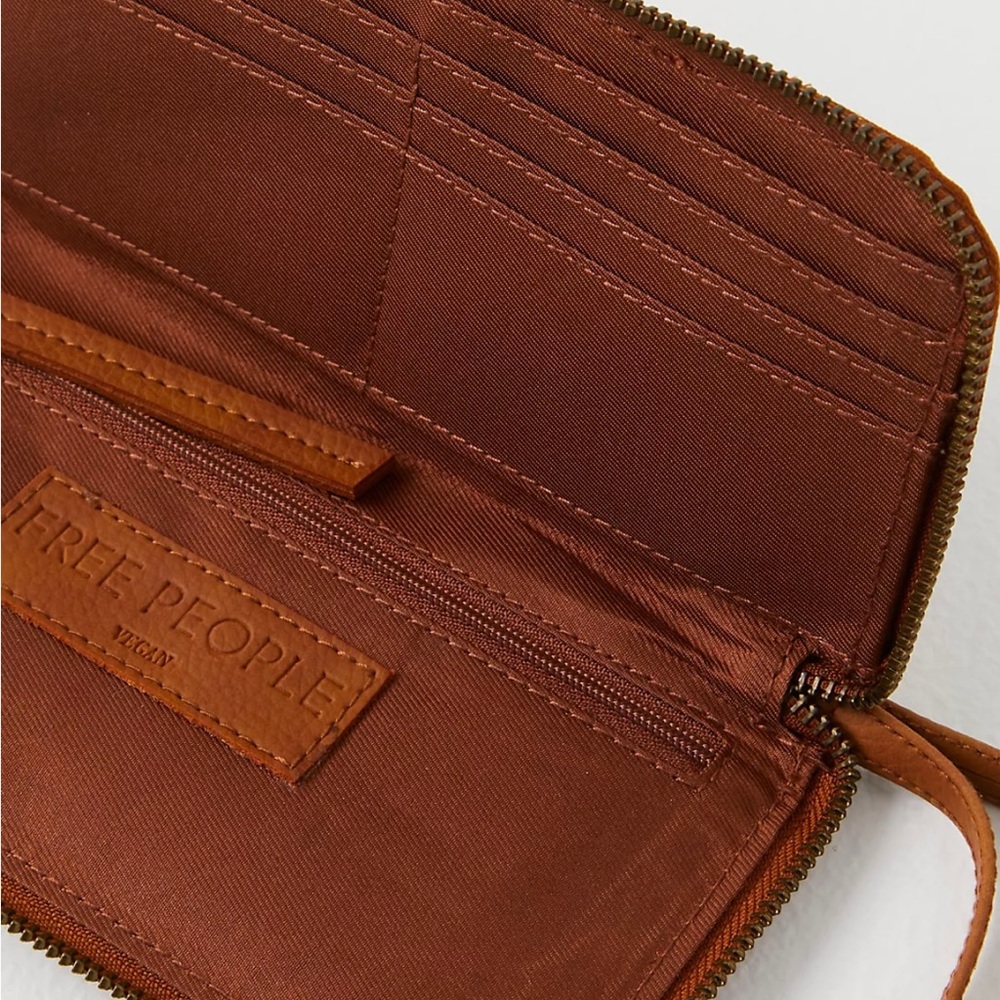 FREE PEOPLE BROWN LEATHER NWT WALLET